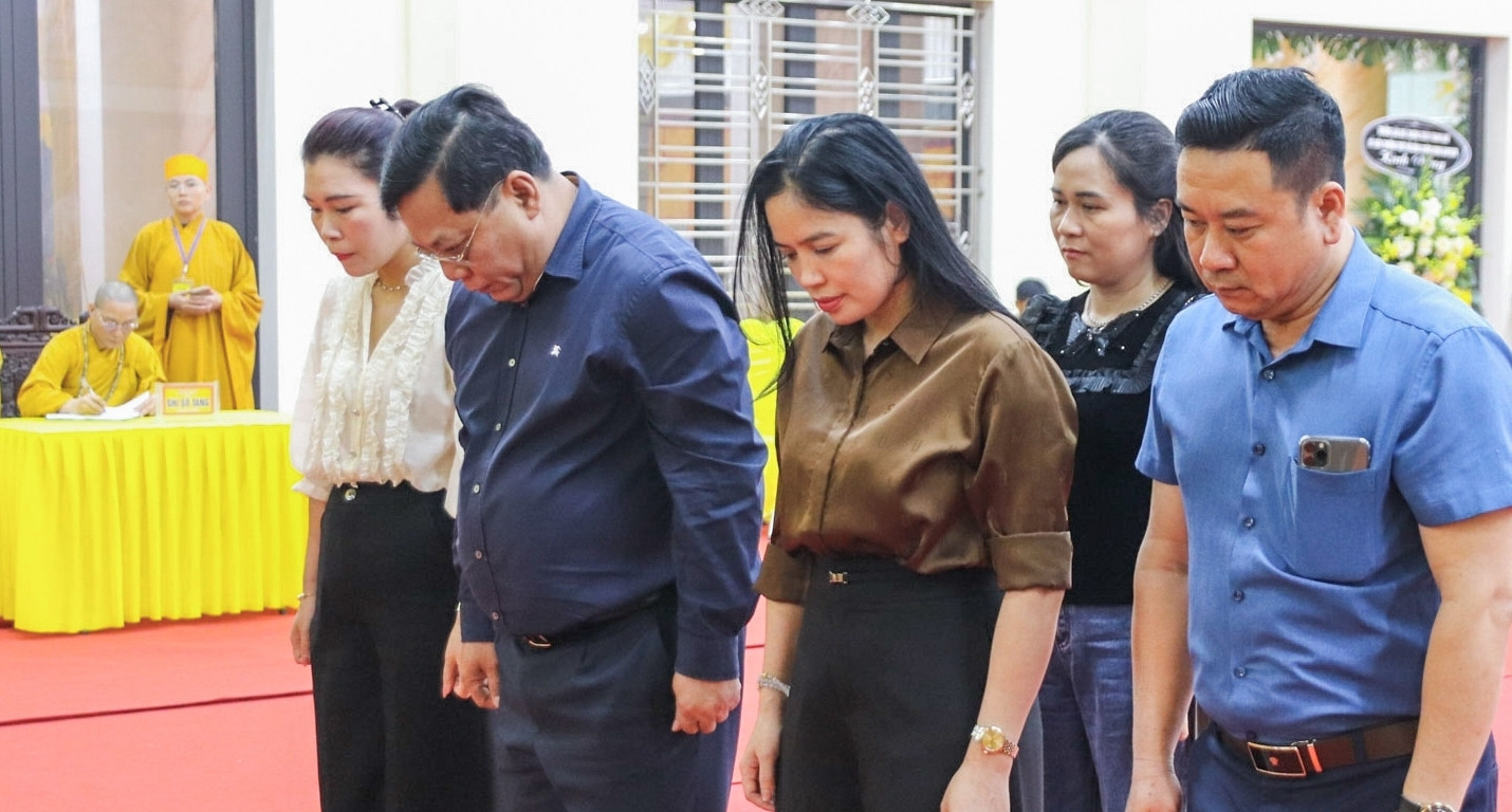 Vietnam officials honor late Buddhist leader Thich Thanh Duc