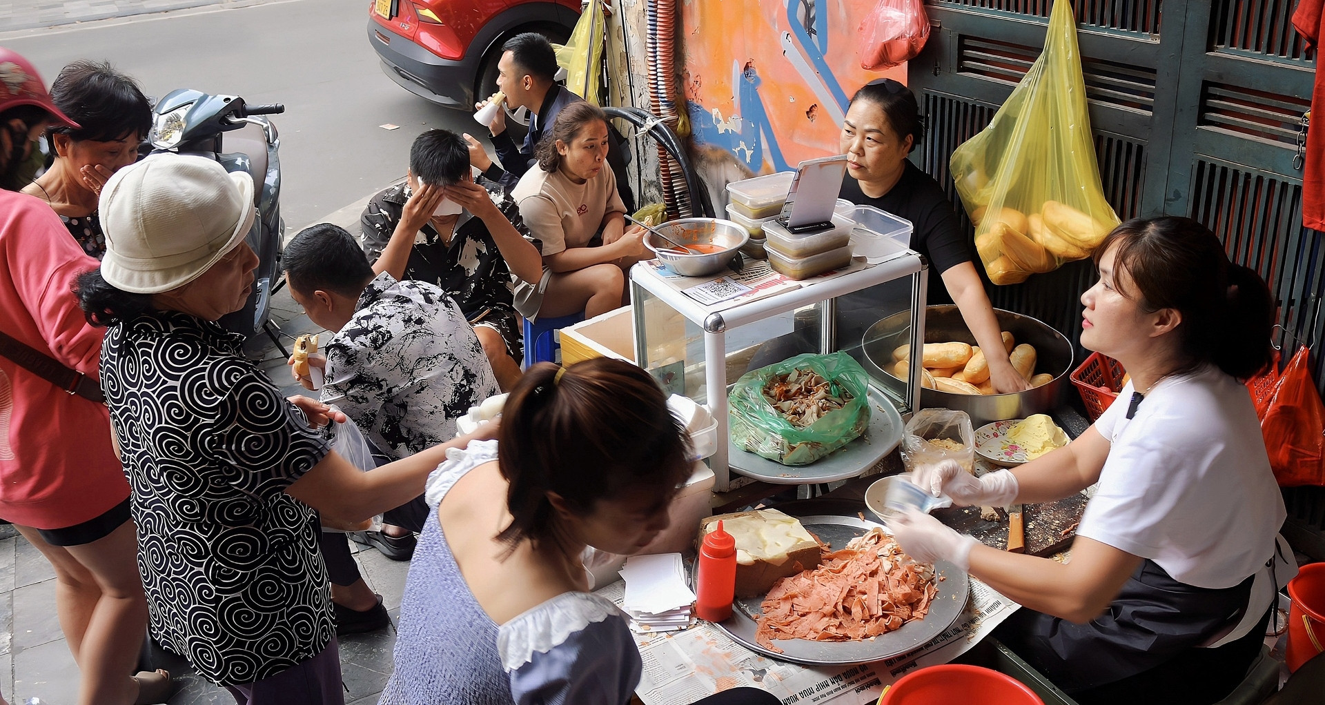 A 47-year-old banh mi stall keeps its soul in Hanoi’s Old Quarter