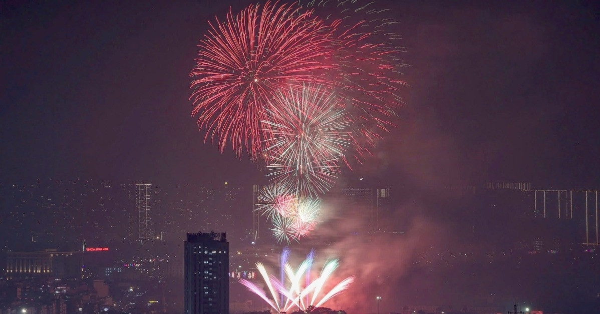 Ho Chi Minh City lights up with fireworks and major April 30 events