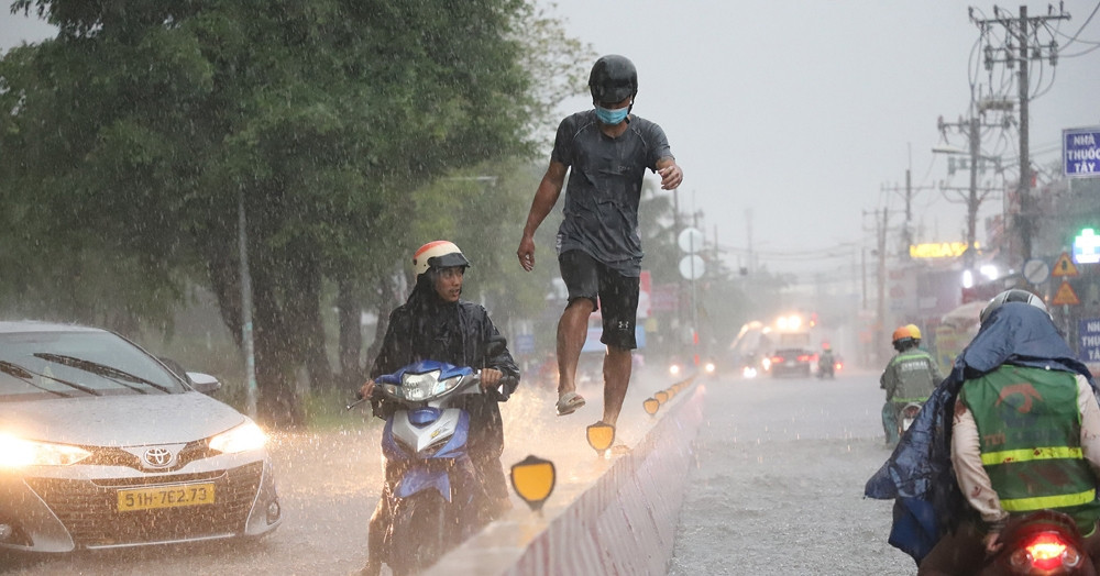Southern Vietnam prepares for early monsoon and storm risks