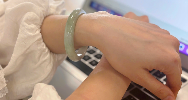 Vietnamese women turn to jade as new symbol of elegance