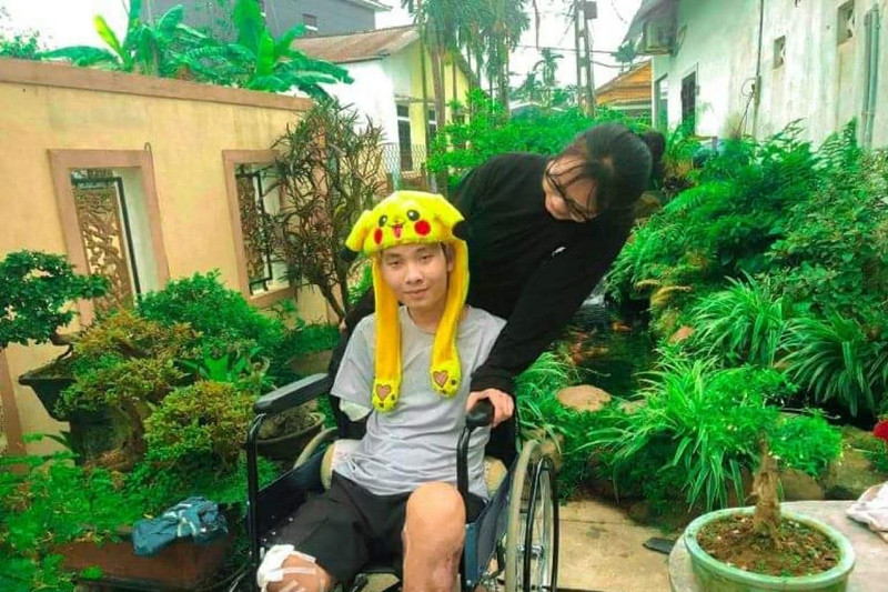 Woman marries man who lost two arms and one leg, wedding stirred entire village