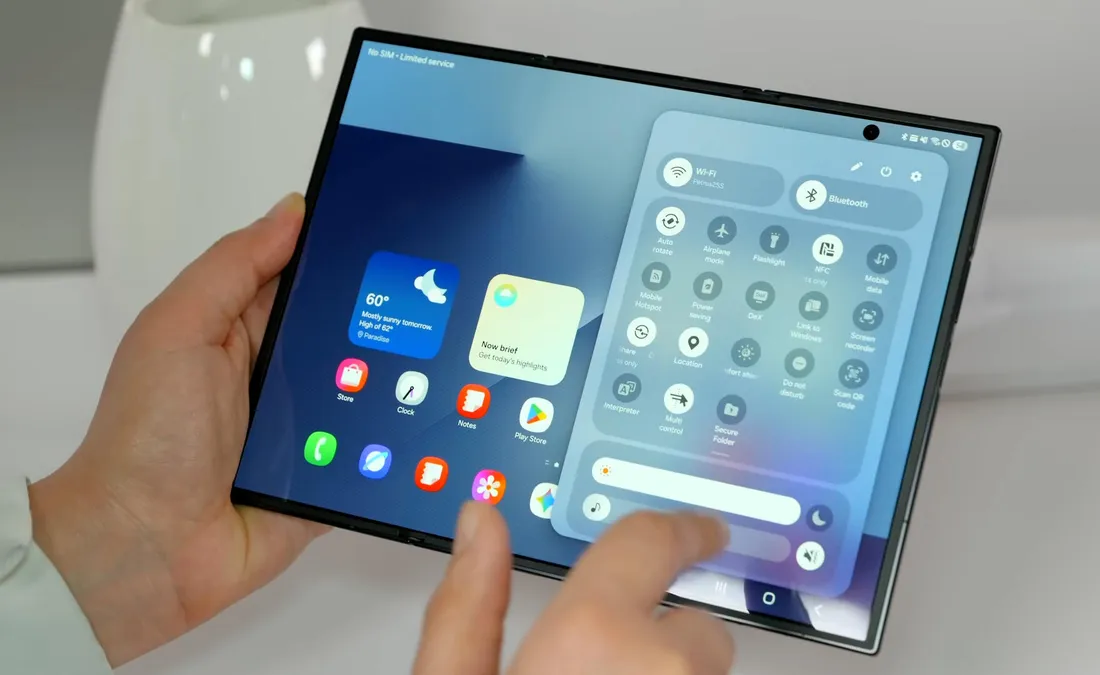 Galaxy Z TriFold mới.png