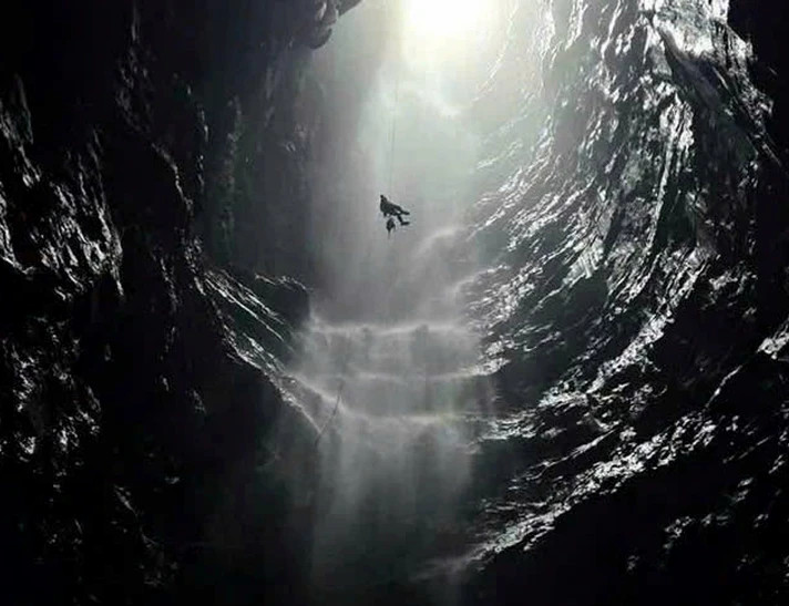Rare 350-metre waterfall discovered inside new cave in Phong Nha – Ke Bang