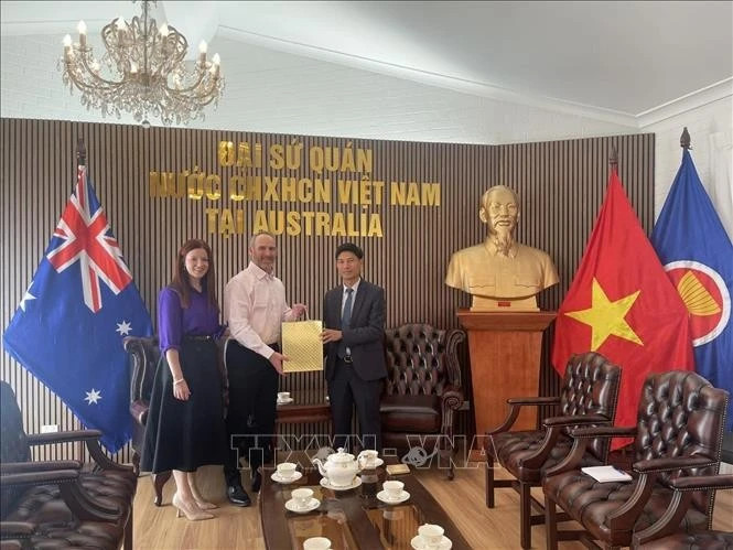 Australian veteran’s son returns diary of Vietnamese martyr