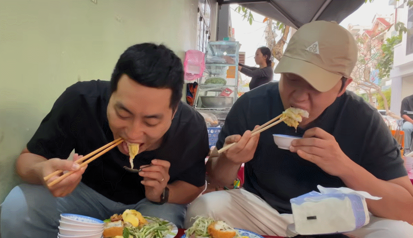 thumb ăn bánh cuón.gif