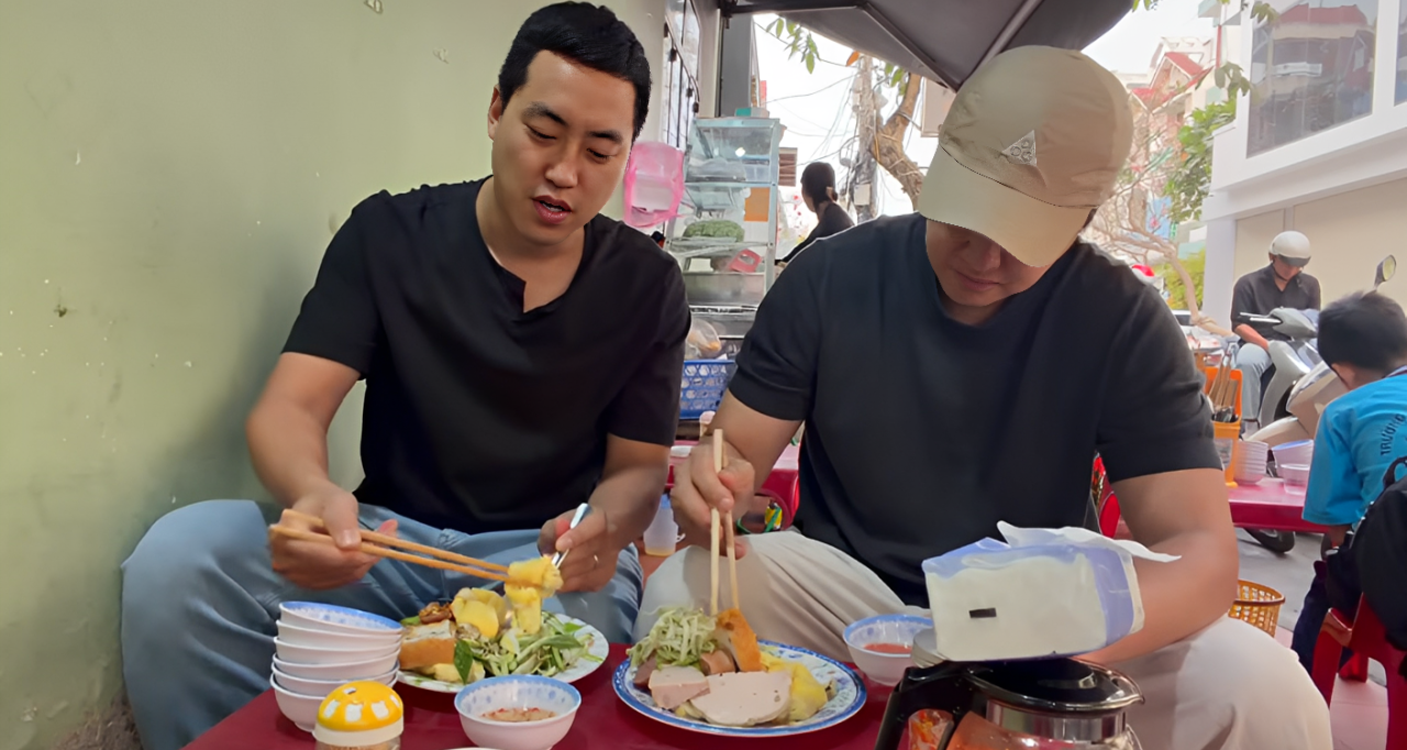 Early morning bite in Ho Chi Minh City leaves Korean guests impressed