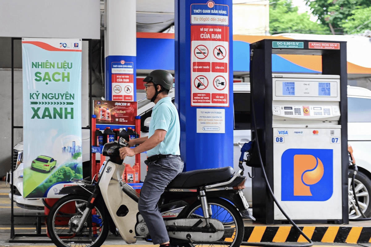 Ministry leaders pioneer E10 gasoline usage, affirm safety