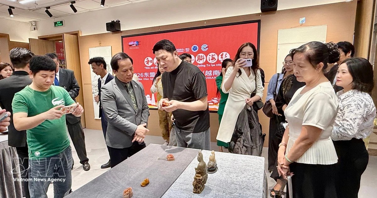 Chinese art show hits Hanoi, pushing ‘Silk Road’ friendship