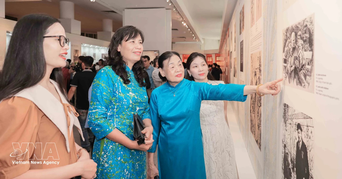 Exhibition on Lenin portraits opens in Hanoi