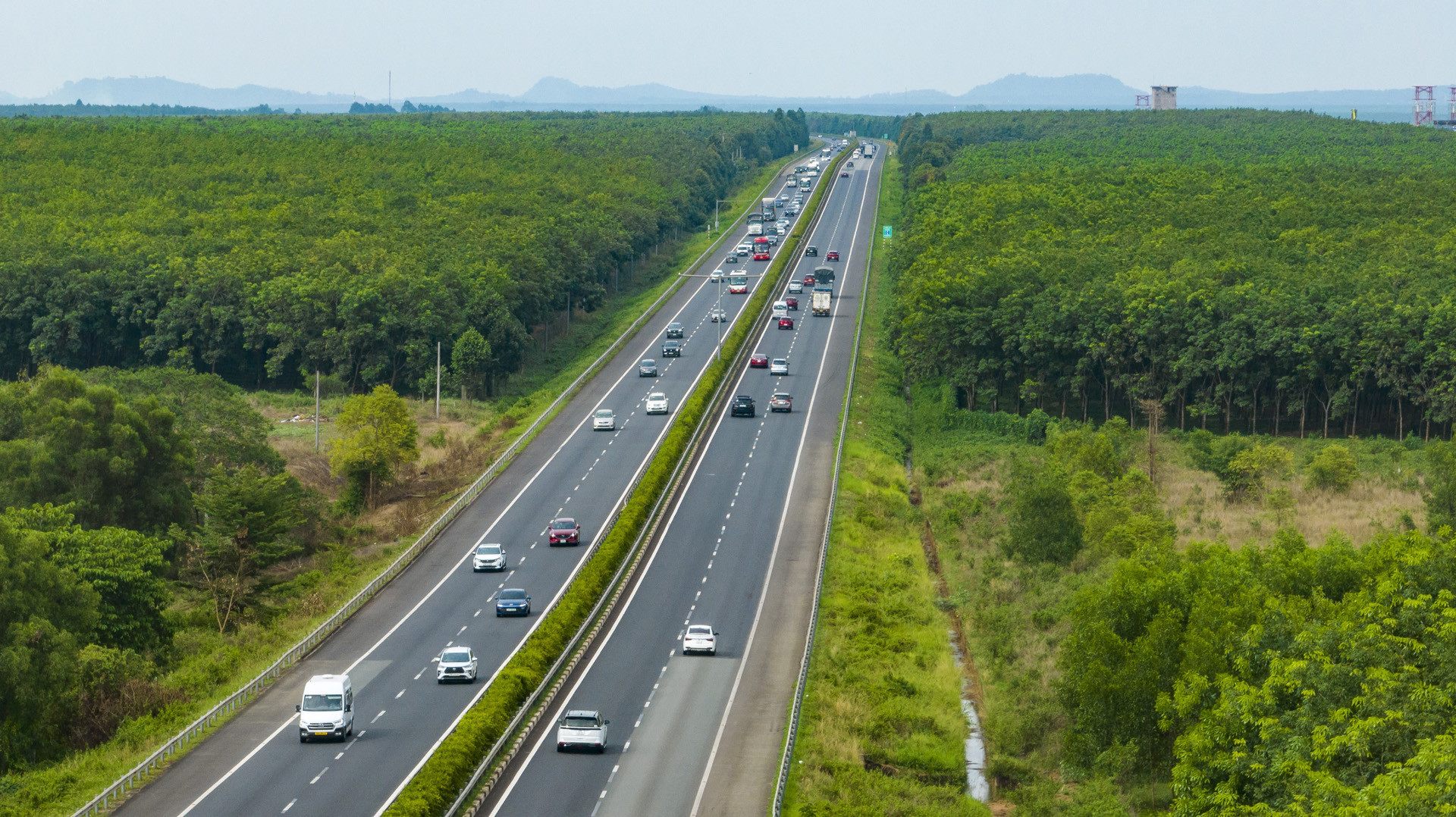 Vietnam eyes new growth cycle as PM emphasizes stability and reform