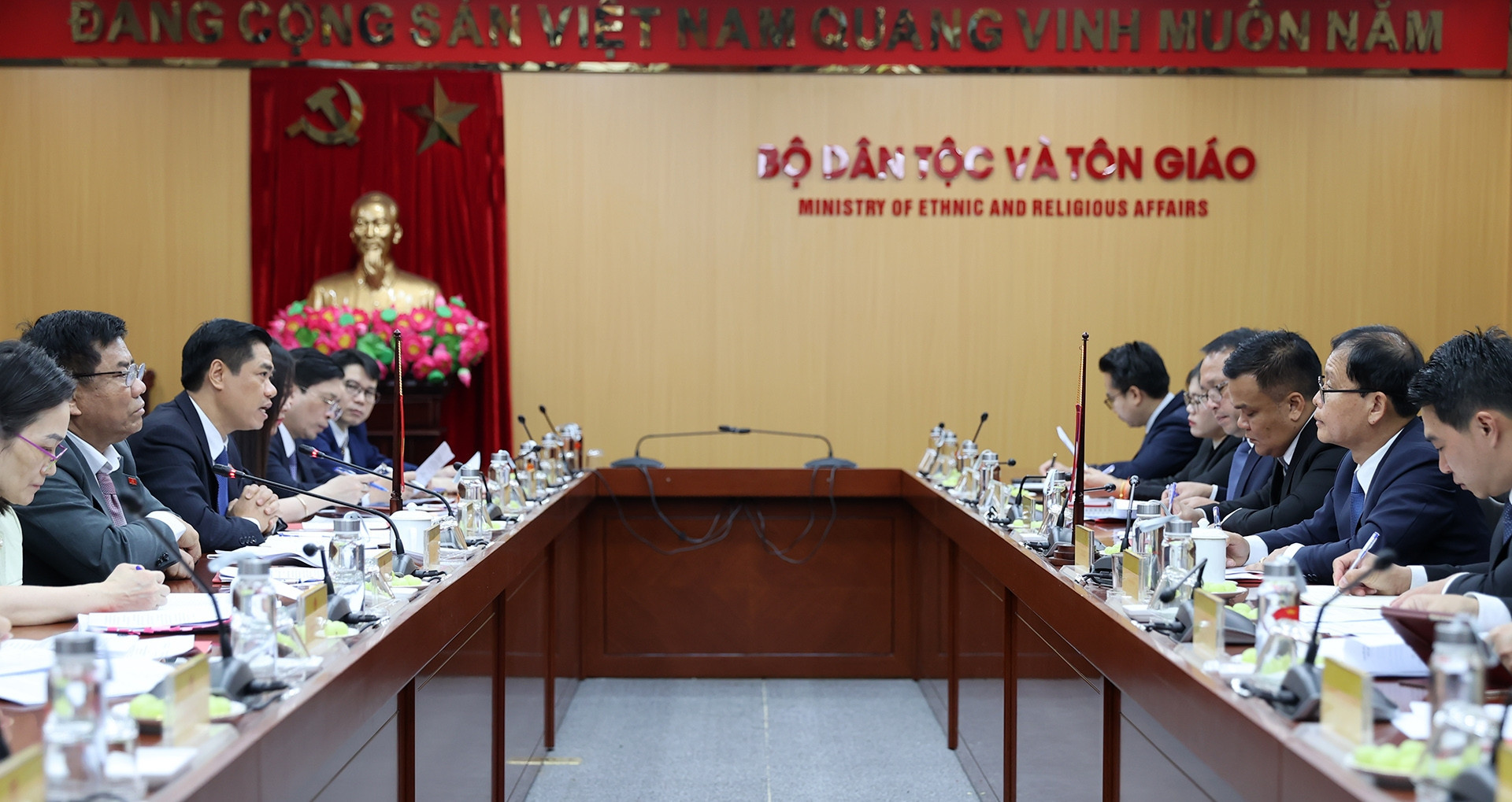 Vietnam, Laos deepen cooperation in ethnic and religious affairs