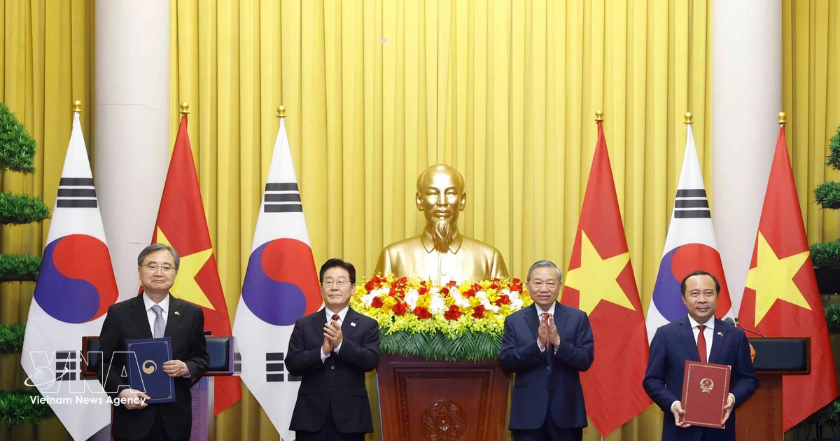 Vietnam, RoK leaders witness exchange of cooperation documents