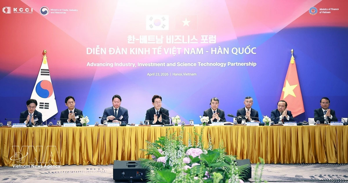 Vietnamese, Korean leaders attend economic cooperation roundtable