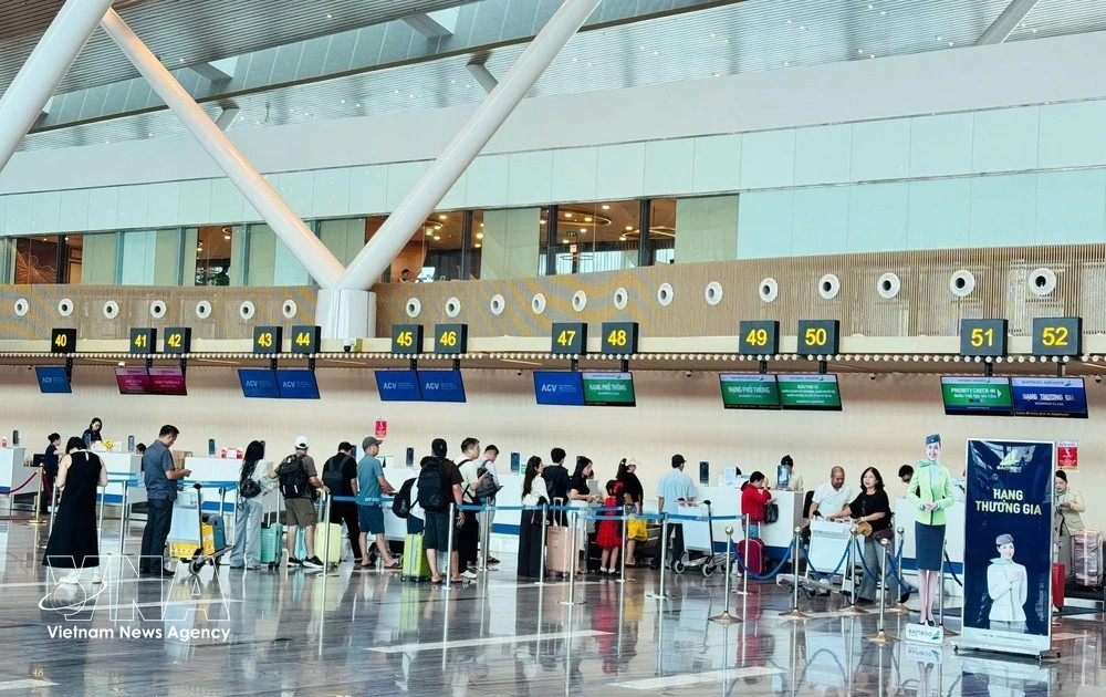 Tan Son Nhat airport braces for holiday surge with 750 daily flights