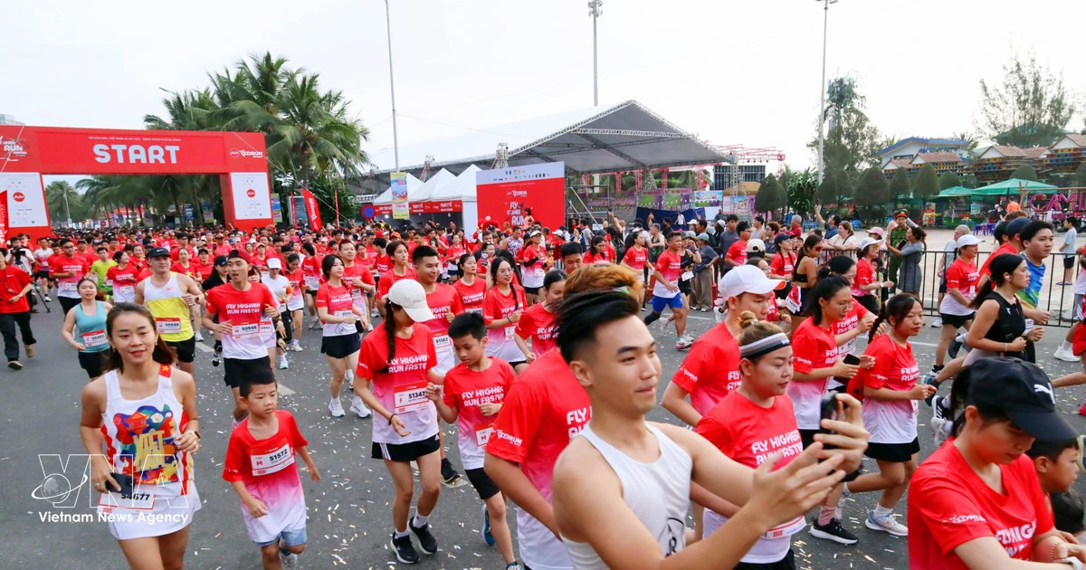 Nearly 8,000 runners join AirAsia RedRun Da Nang 2026