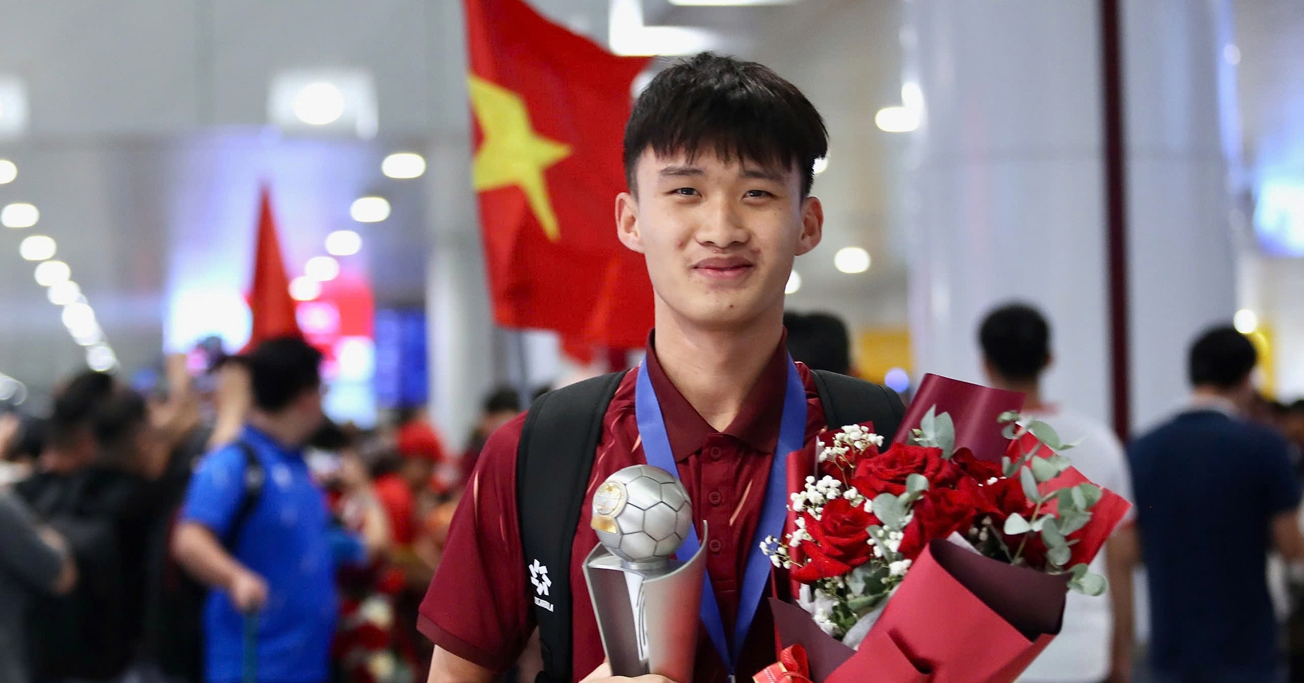 U17 Vietnam celebrate historic title with fans on home soil
