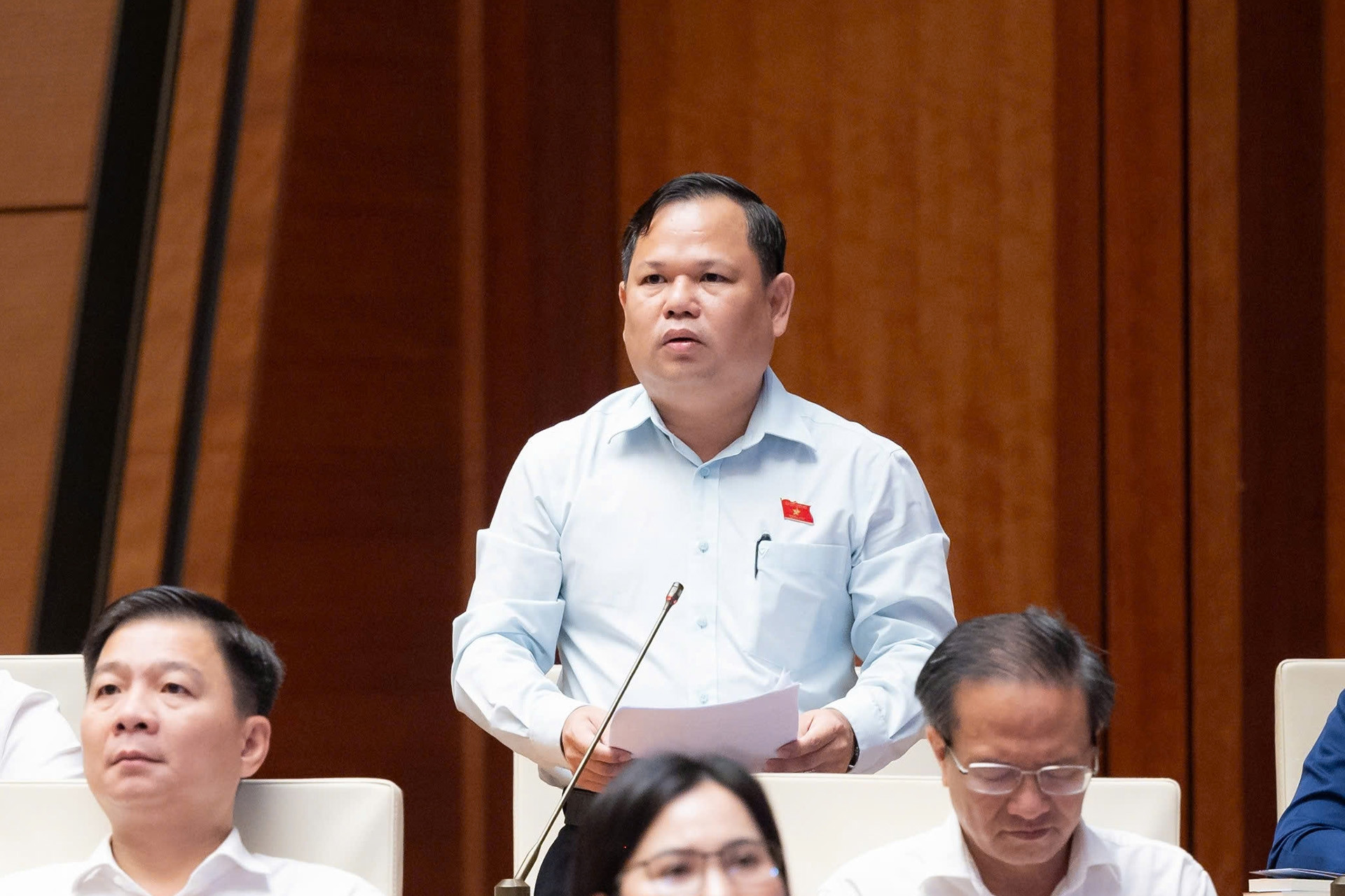 Deputy calls for VND3 billion tax threshold, minister supports VND1 billion