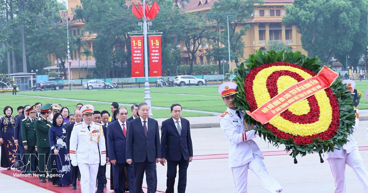 Party, State leaders pay tribute to President Ho Chi Minh