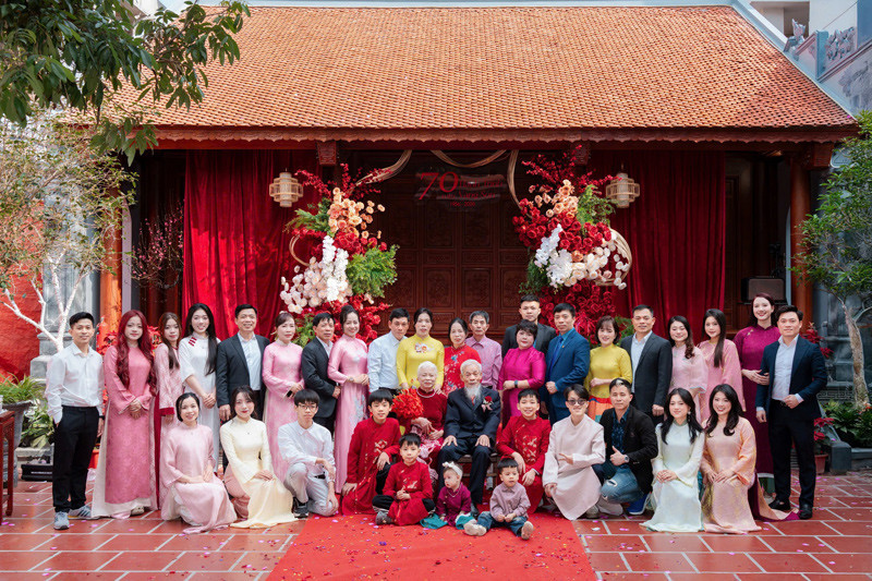 Couple in their 90s in Hung Yen celebrate 70 years together