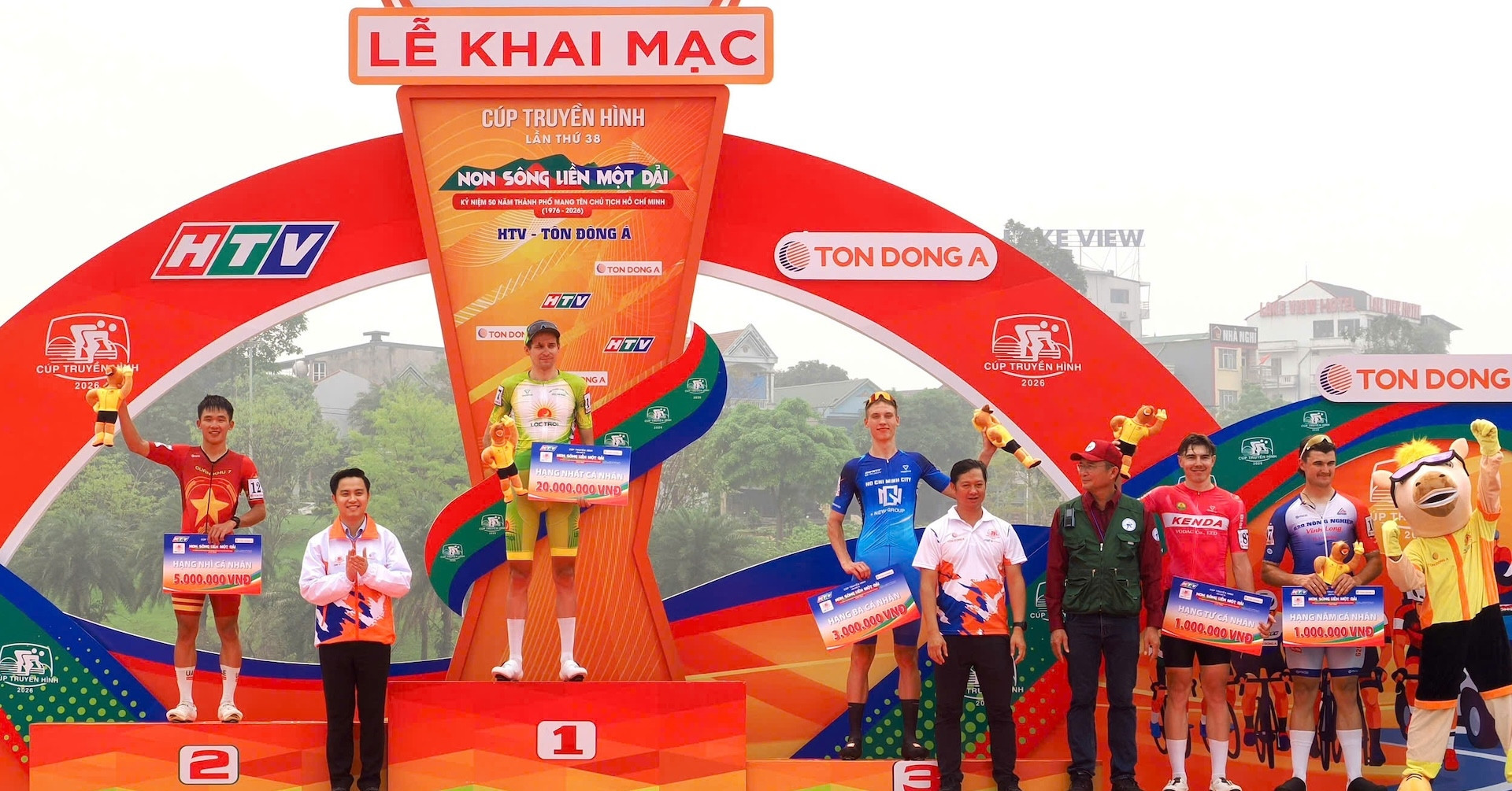 Sergei Kulikov claims opening stage of HCMC cycling cup