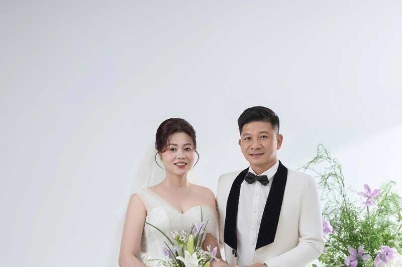U50 bride proves love can bloom at any age