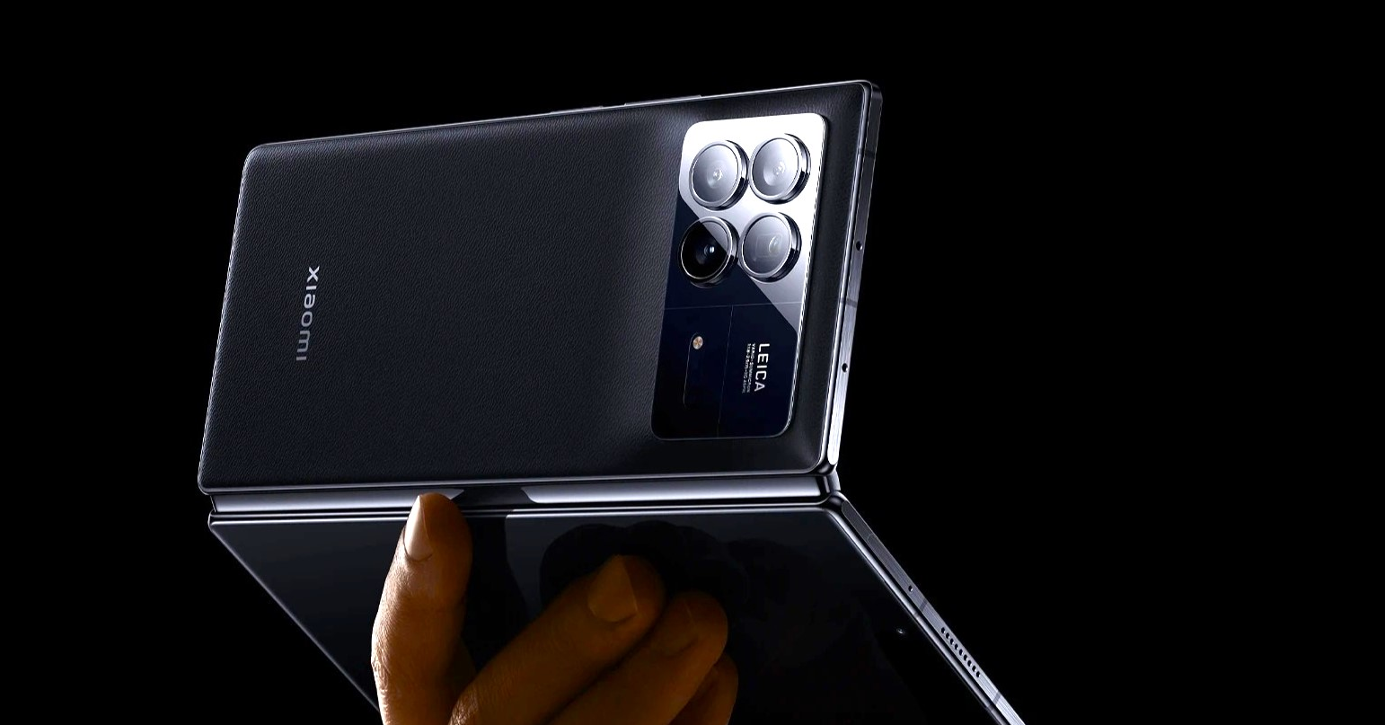 Foldable smartphone race heats up ahead of Apple entry