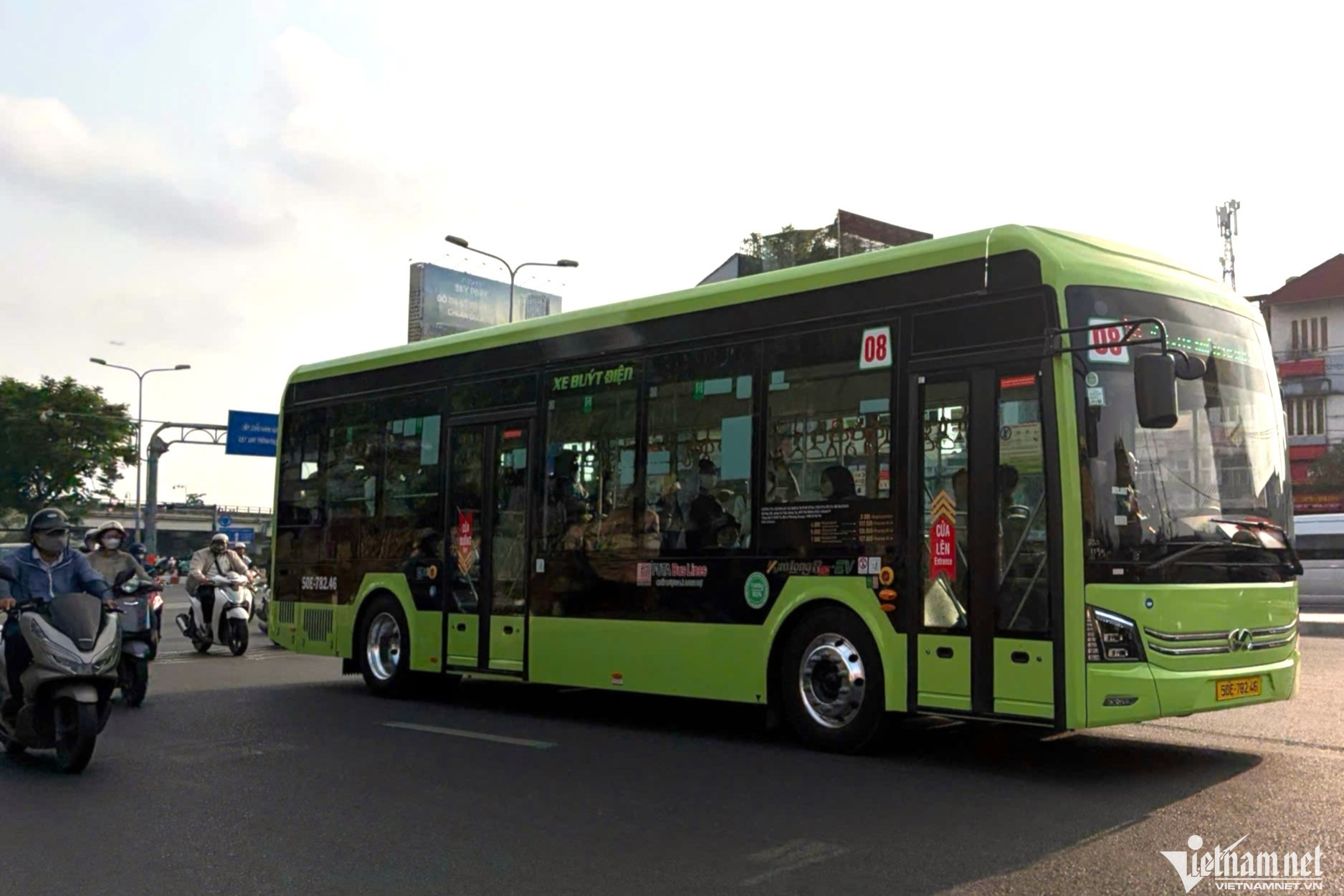 HCMC to offer free bus rides for all residents to reduce congestion, pollution