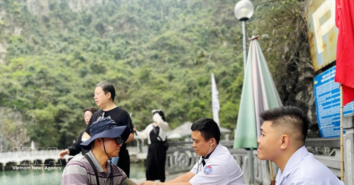 Quang Ninh launches round-the-clock medical service on Ha Long Bay