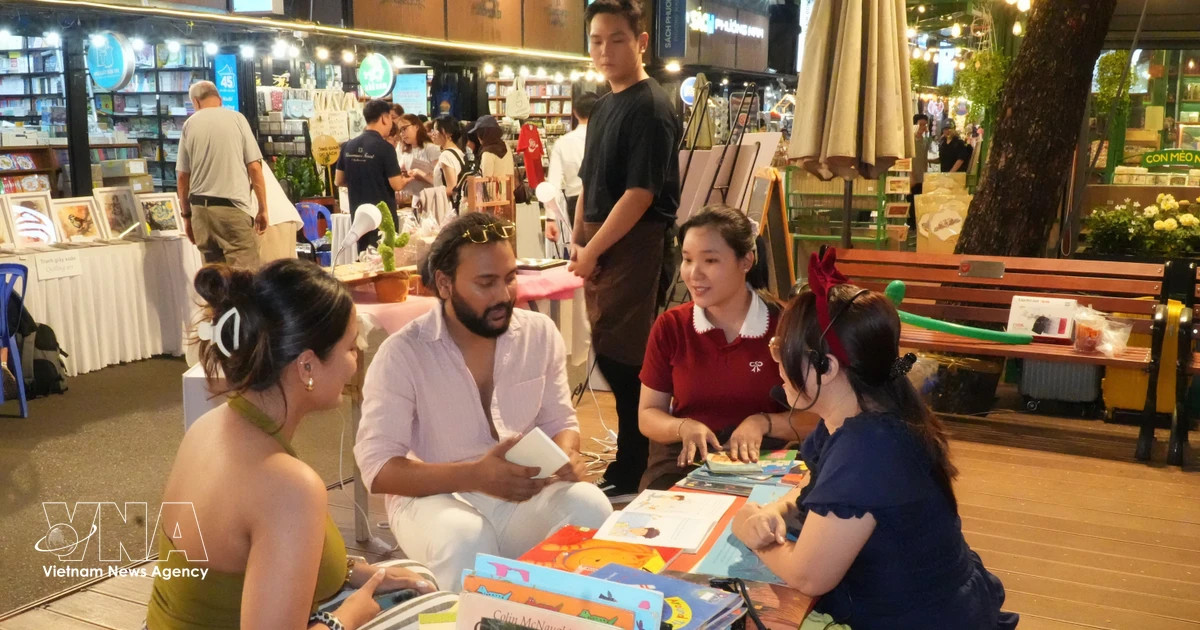 HCM City book street – An 