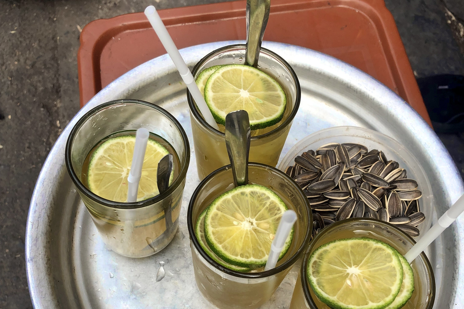 Sidewalk lemon tea craze fades, owner forced to shut shop