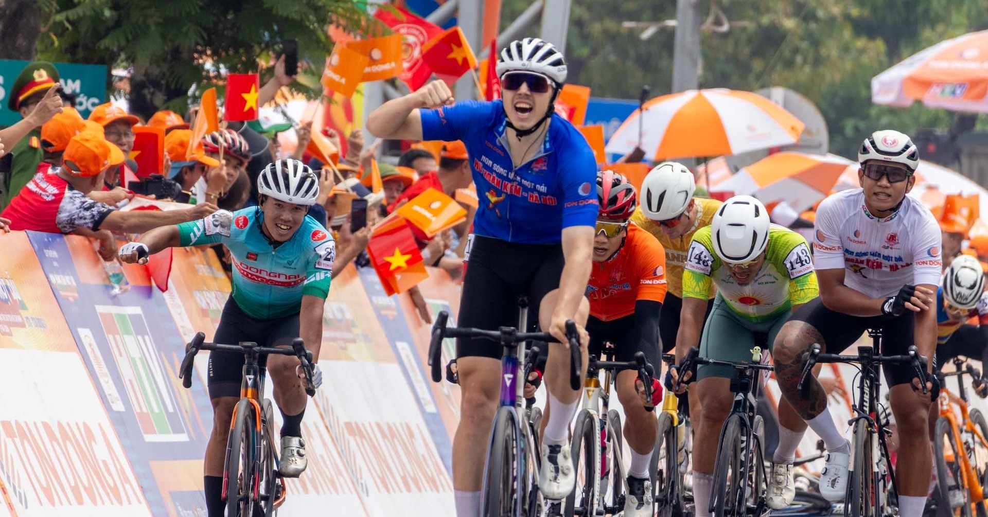 Yellow jersey changes hands again in dramatic stage 4