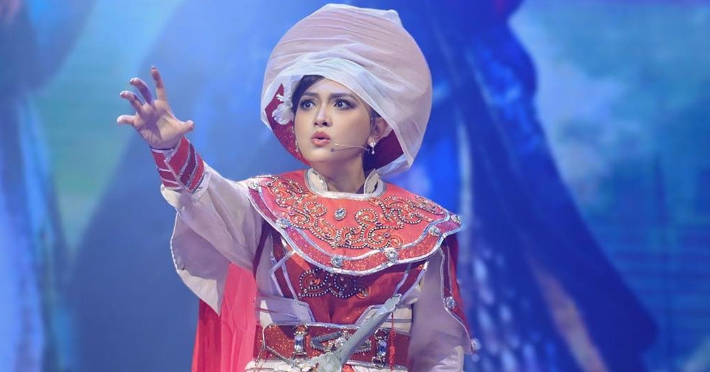 A stage without barriers: Creativity or chaos in showbiz?