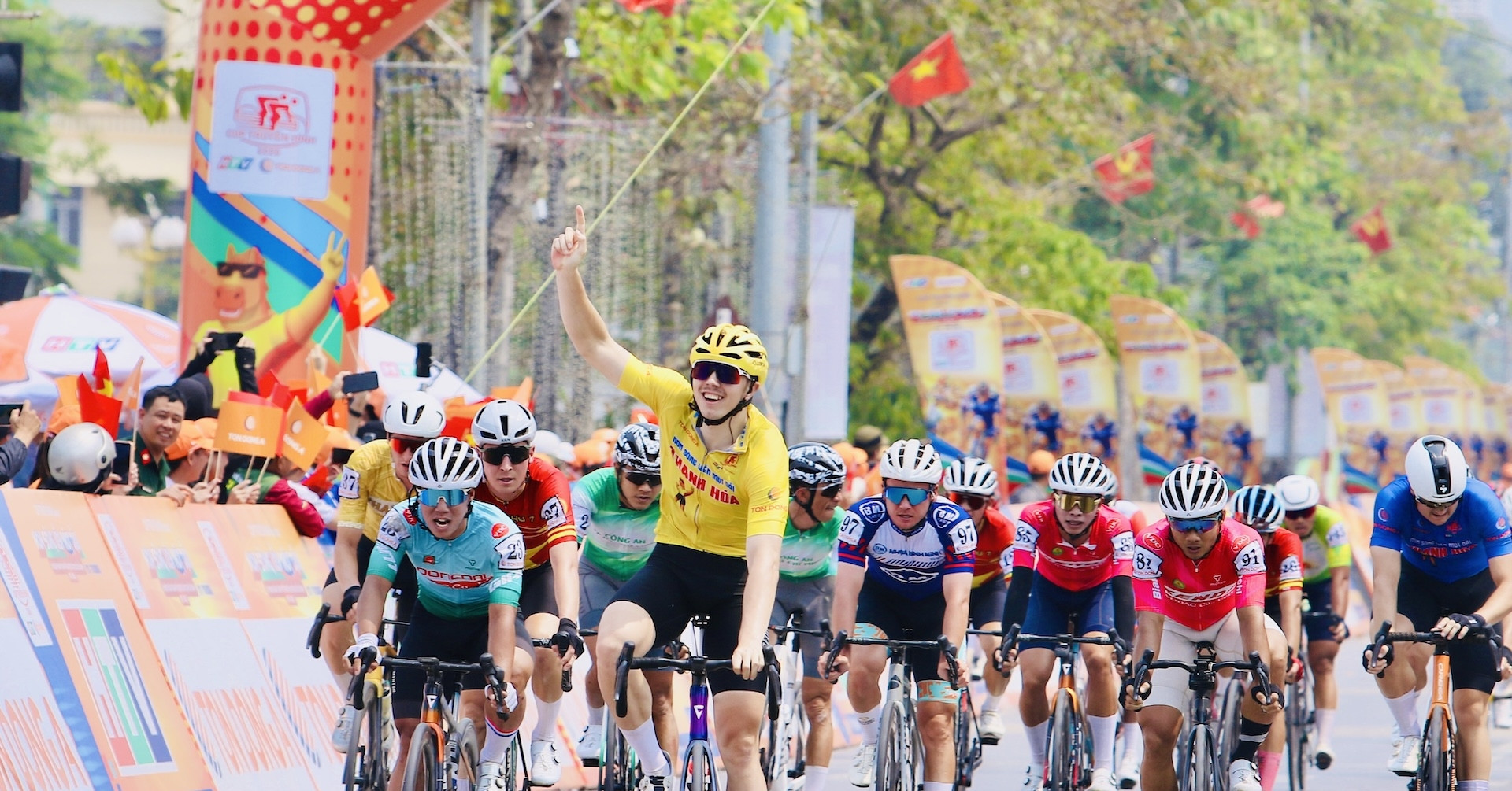 Crash at the line disrupts stage 5 of HCM City cycling race
