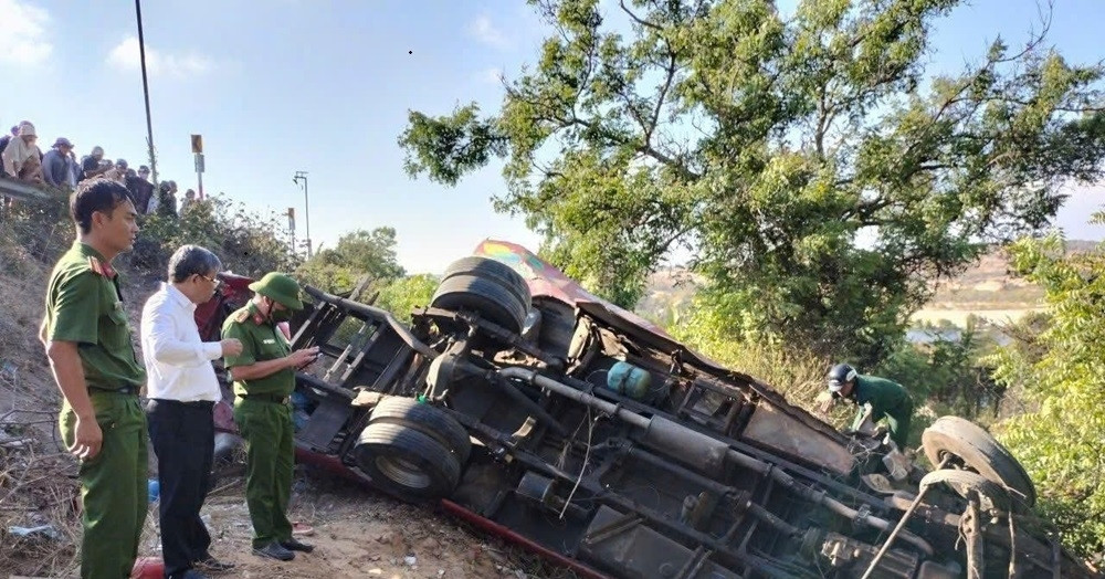 Fatal bus crash in Lam Dong claims four lives