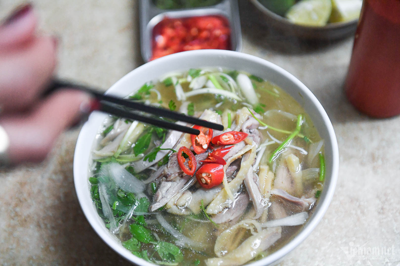 https://static-images.vnncdn.net/vps_images_publish/000001/000003/2026/4/27/w-pho-go-duong-ham-21-1-643-1807.jpg