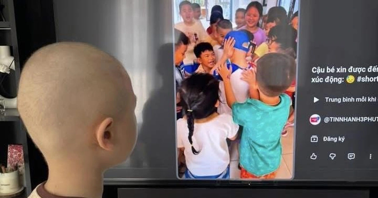 Touching moment as classmates hug 8-year-old cancer patient