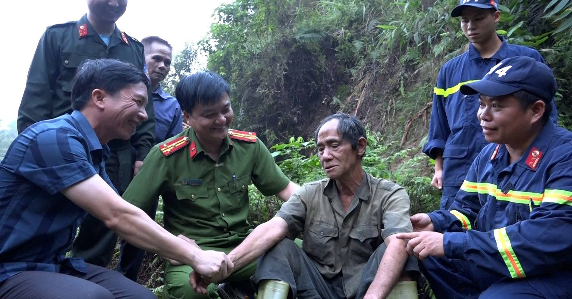 Man survives 72 hours lost in Vietnam forest with loyal dog by his side