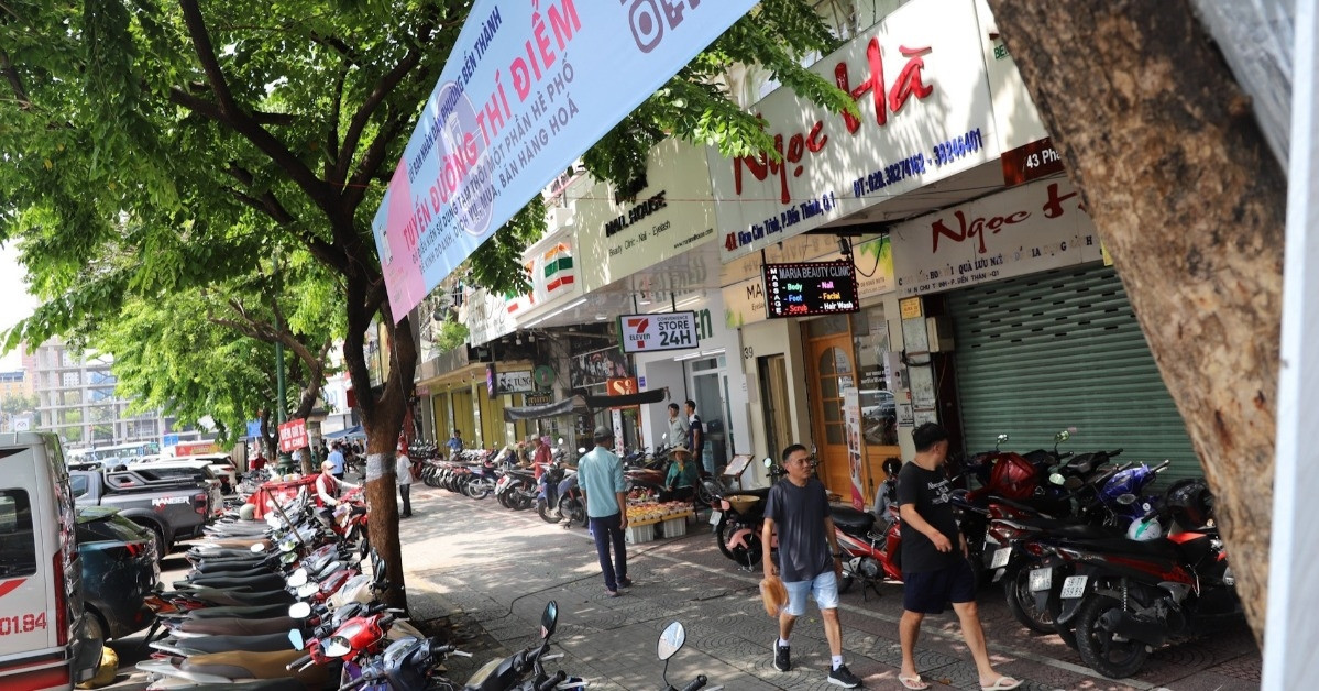 Ho Chi Minh City ward launches first app for sidewalk use permits