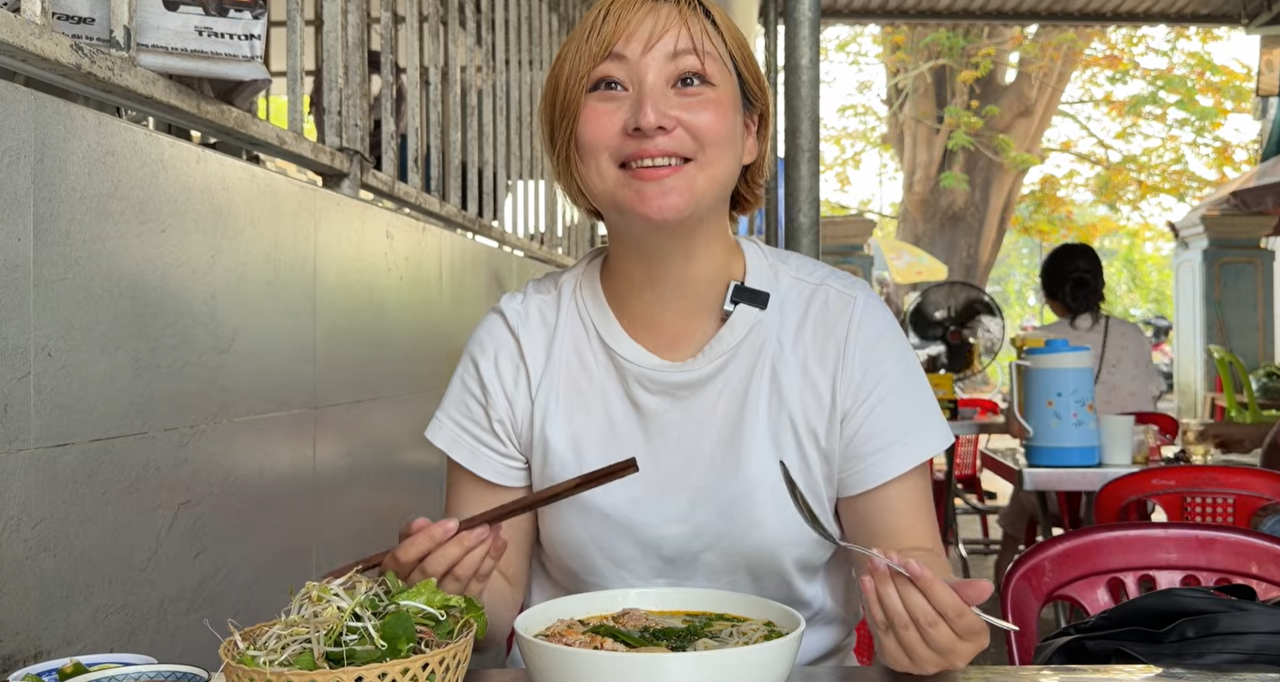 Japanese couple obsessed with Hue’s famous $1.20 noodle dish
