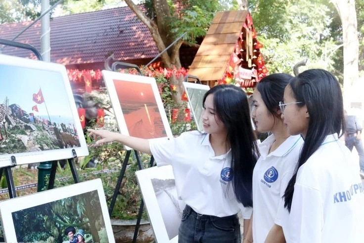 Vietnam, RoK photo exhibition highlights cultural connections