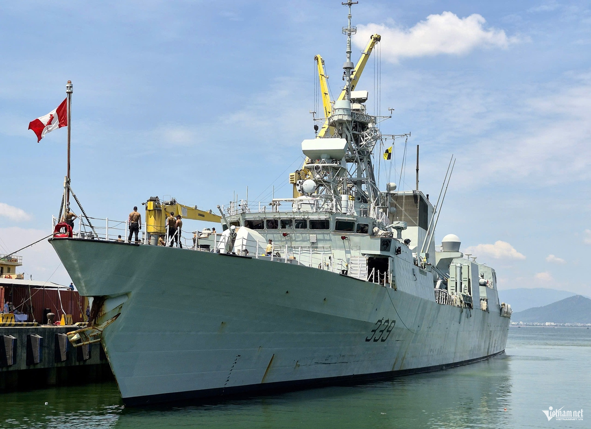 canadian warship.jpg