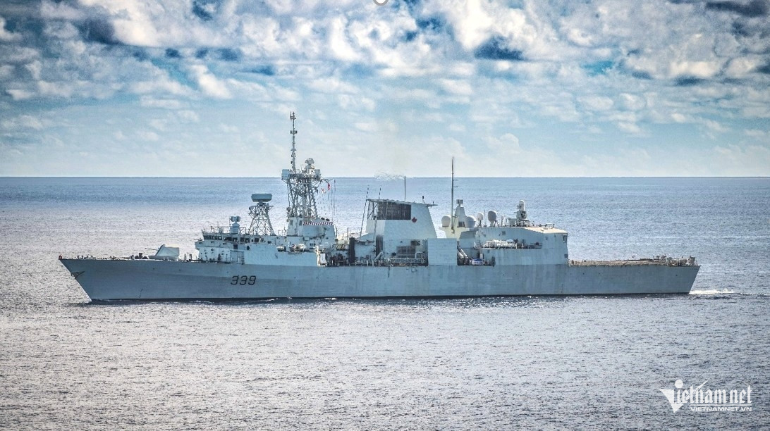 canadian warship3.jpg