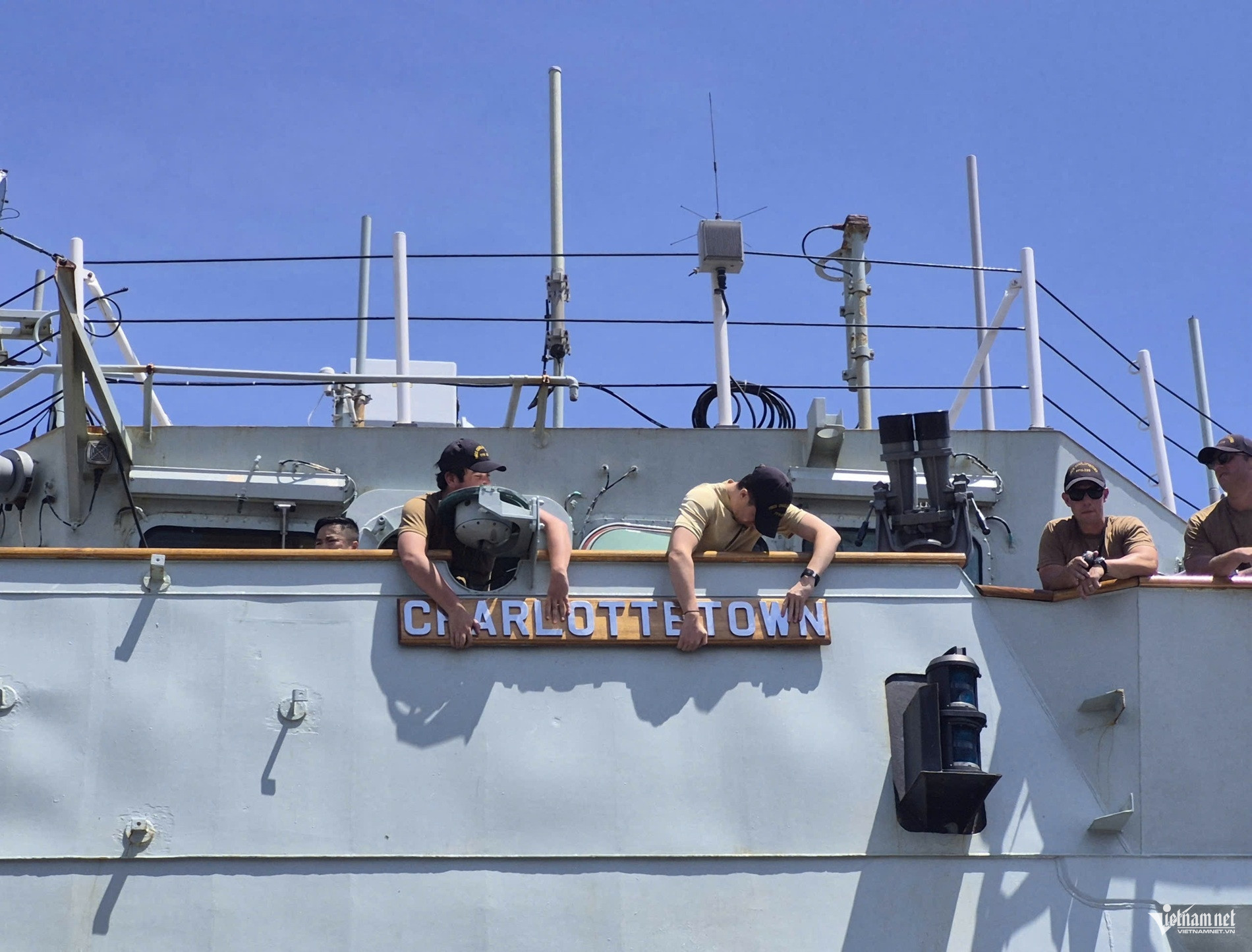 canadian warship5.jpg