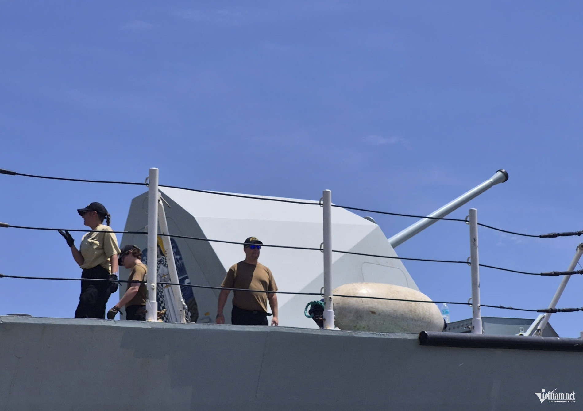 canadian warship8.jpg