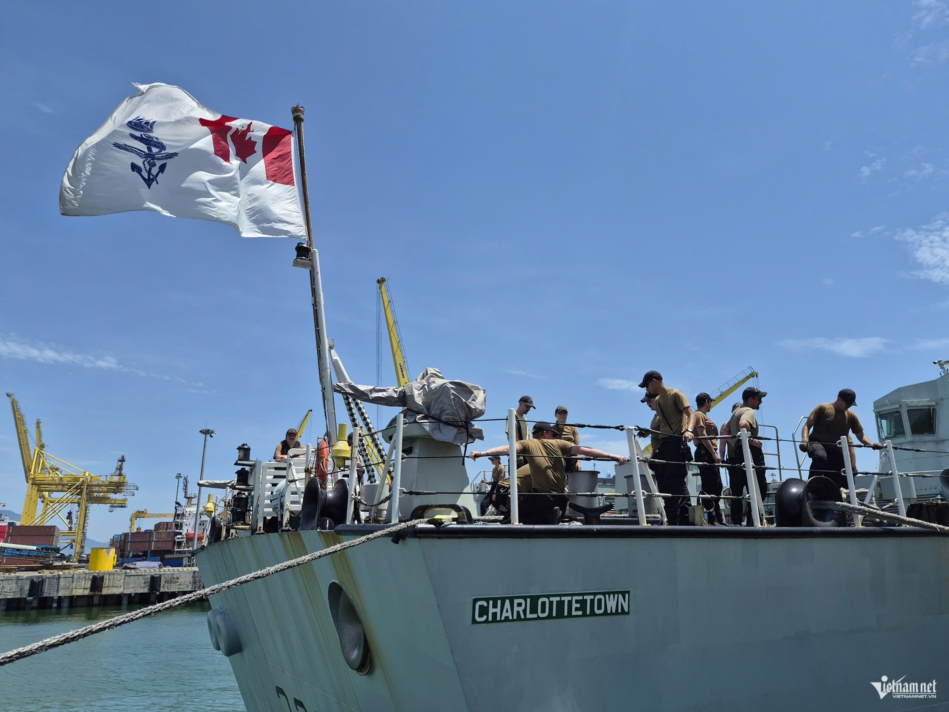 canadian warship9.jpg