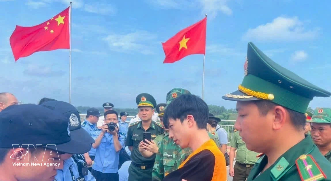 Vietnam hands over 33 law violators to China
