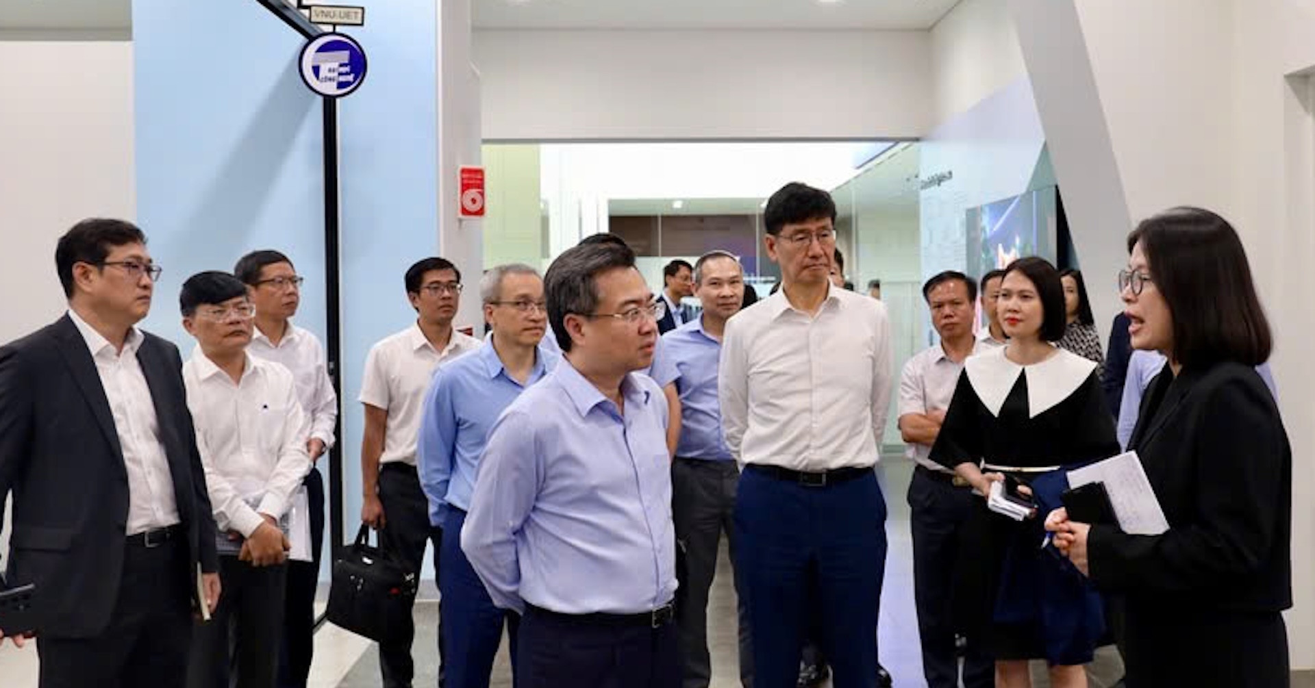 Vietnam seeks Samsung support in AI and semiconductor workforce training