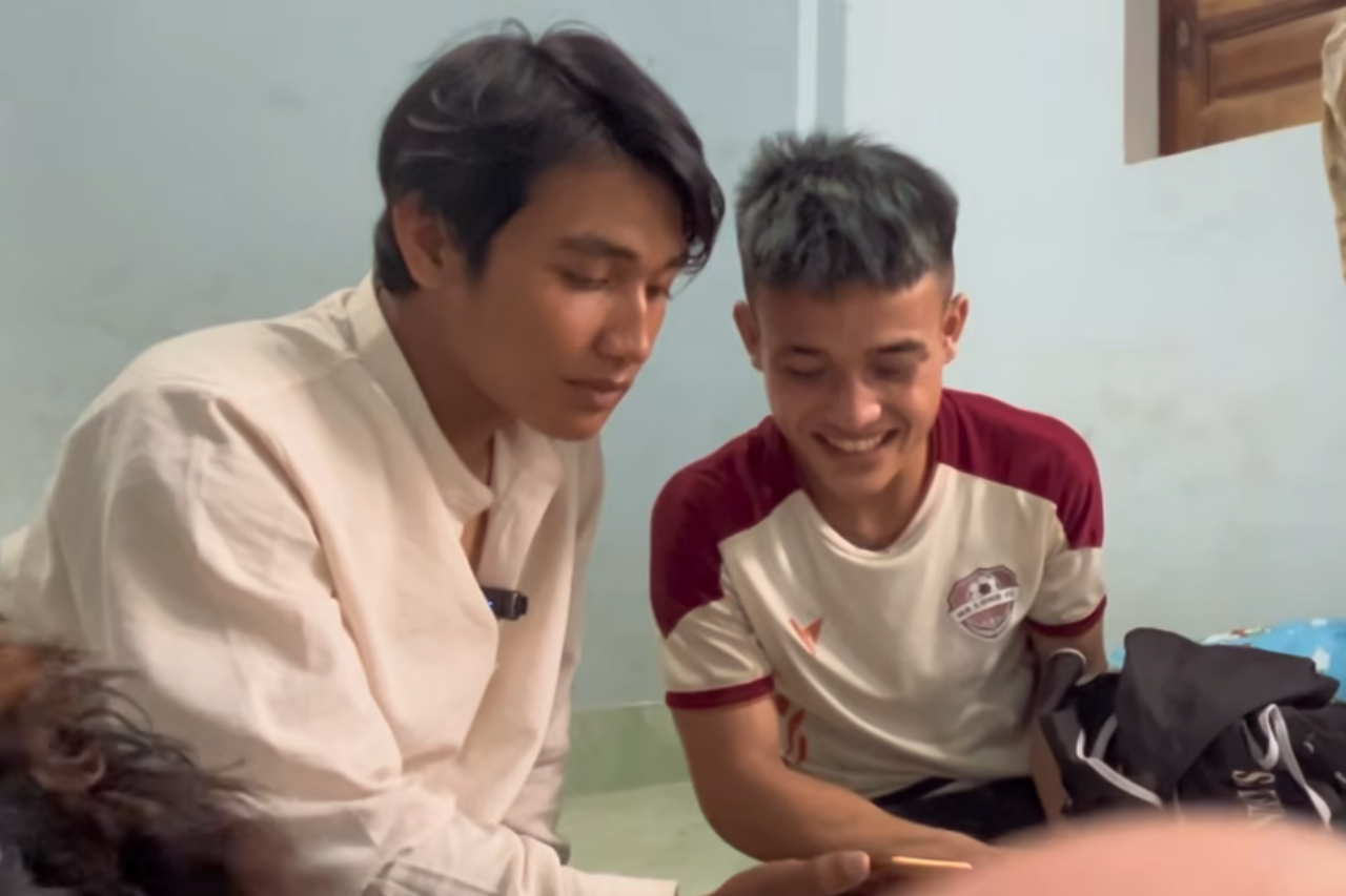 Man treks across forests to find missing brother, reunites after 17 years
