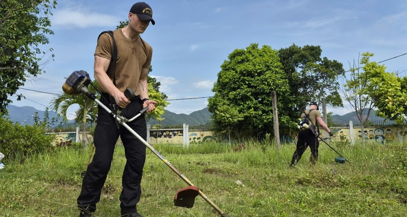 Canadian Navy sailors bring joy to disadvantaged children in Da Nang